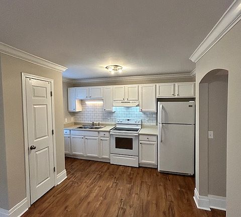 3rd image of 10232 Saint Katherine Ln