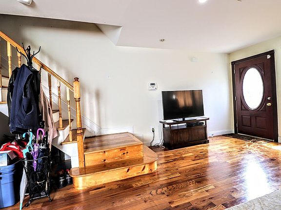 5th image of 2168 Turnbull Ave