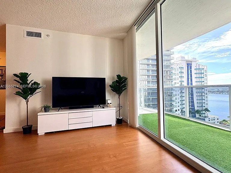 601 NE 23rd St #Penthouse 04 — Photo 7