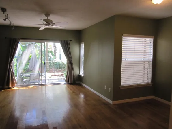 909 Mizzenmast Ln, Tampa, FL 33602