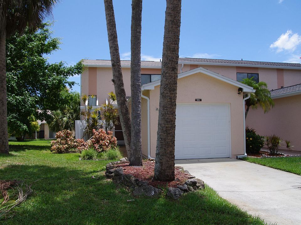 1st image of 211 Creek Ct #3