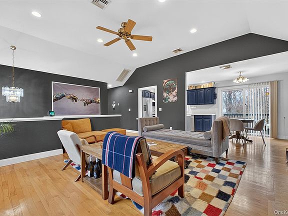 5th image of 57 Dogwood Lane