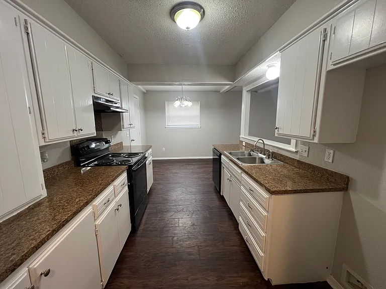 4909 Cinderella Dr — Photo 8