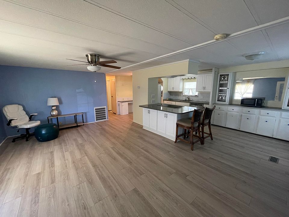 2nd image of 623 Oleander Cir