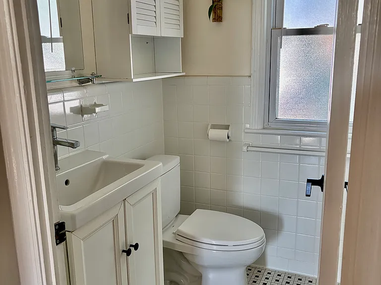 Second floor full bathroom