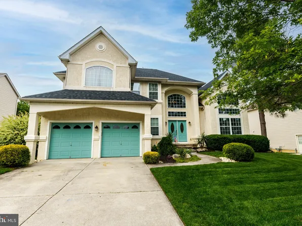 5 Canyon Dr, Berlin, NJ 08009