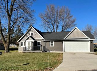 556 Cherry St E, Mazeppa, MN 55956