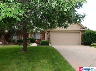 10069 Fieldcrest Dr, Omaha, NE 68114