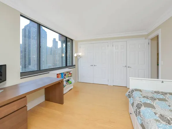 377 Rector Place image 11 of 25