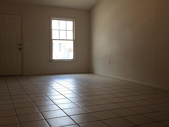 3rd image of 100 Lanier Dr APT 6