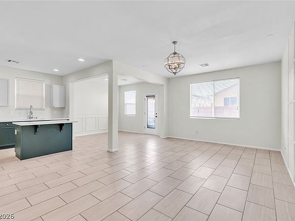 4th image of 124 Country River Ave