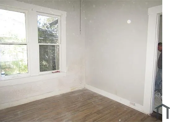 134 Gladstone St — Photo 5