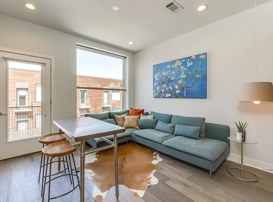 Apartment for Rent — Photo 2