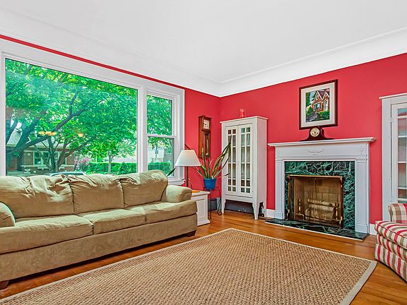 4th image of 8020 Lowell Ave