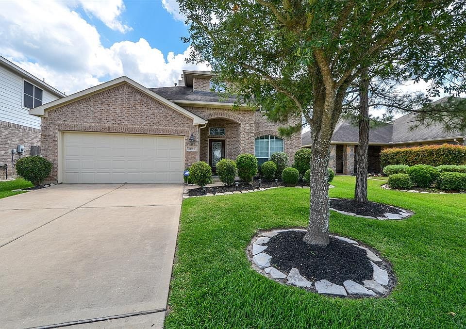 1st image of 24915 Lakecrest Manor Dr
