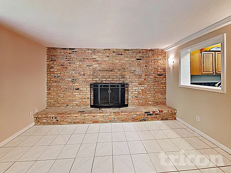 3463 Arbutus Ln — Photo 6