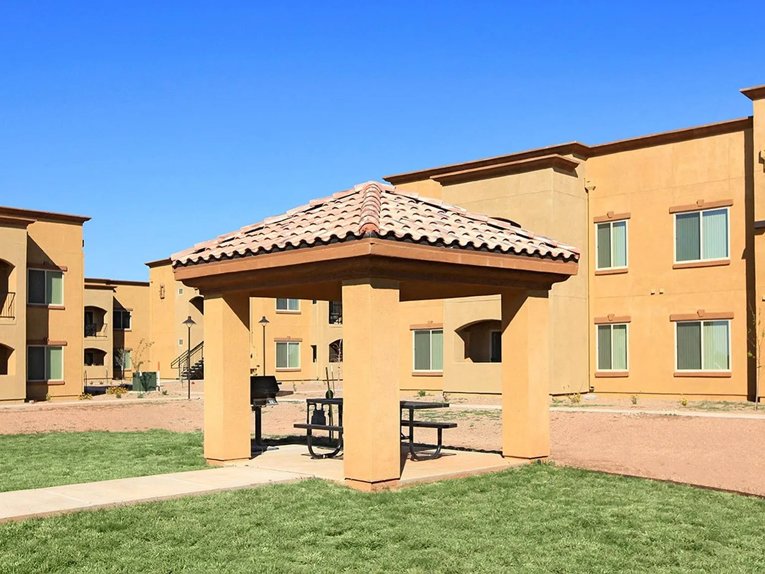 Raintree Apartments — Photo 2