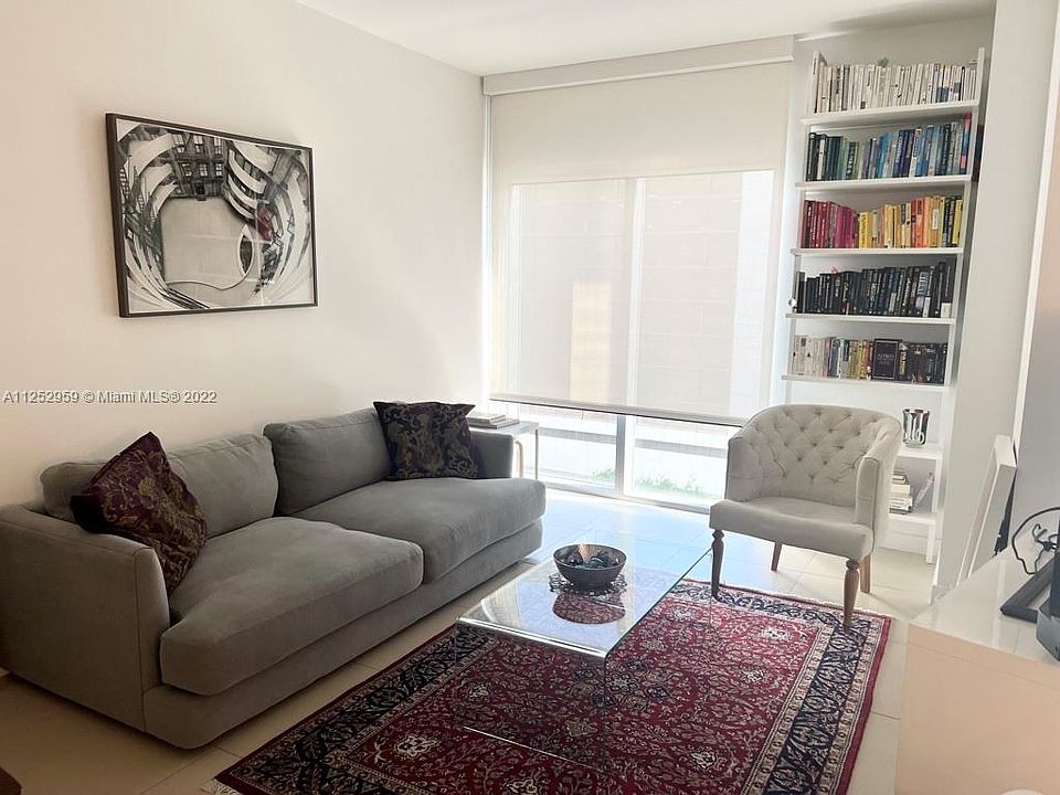 1st image of 31 SE 6th St APT 1003