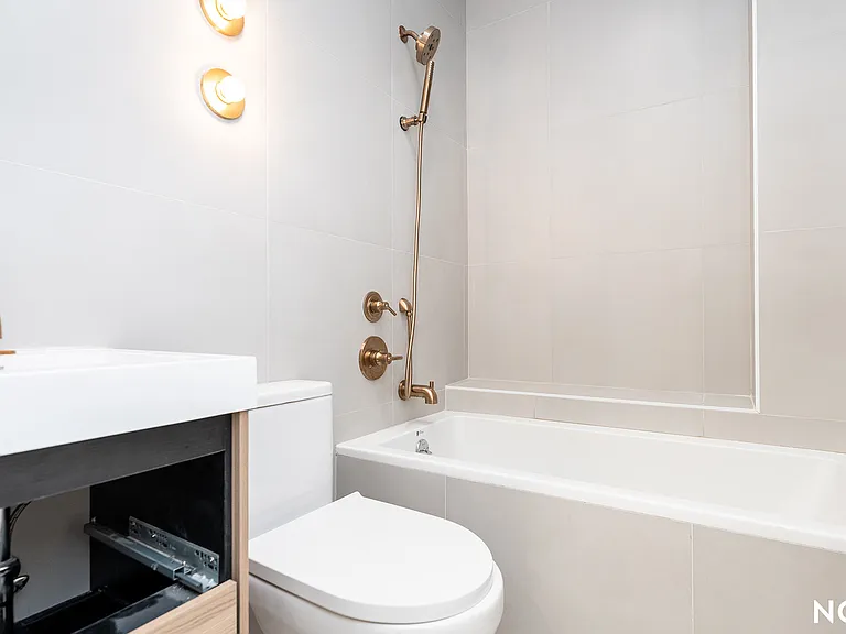 485 Tompkins Ave #2C — Photo 13
