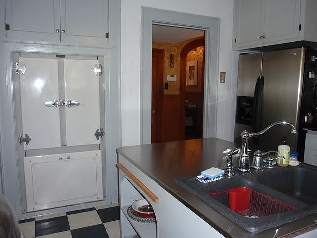 2nd image of 1642 Swenson St