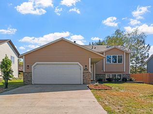 1884 Bear Path Trl, Eagan, MN 55122