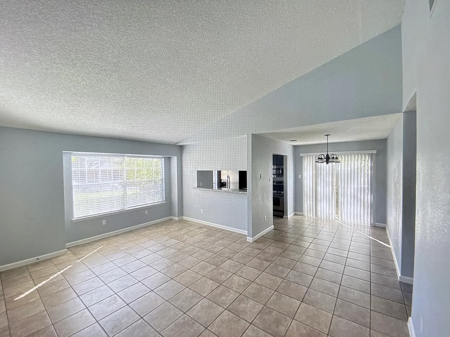 3 bed, 1150 sqft, $1,625 — Photo 1