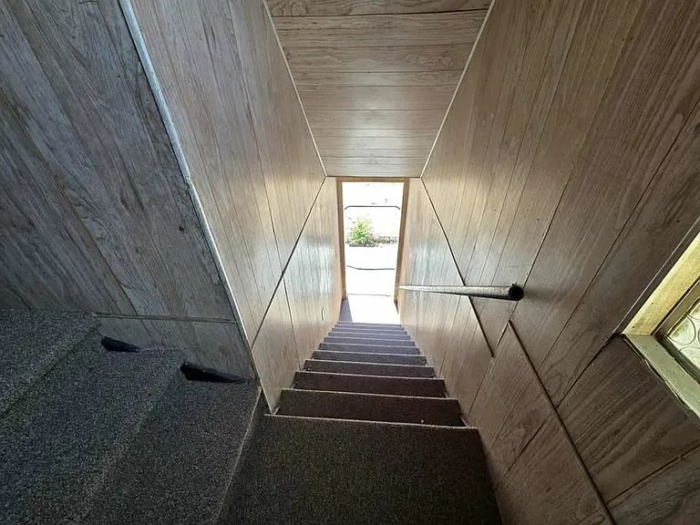 330 Roosevelt Ave — Photo 18