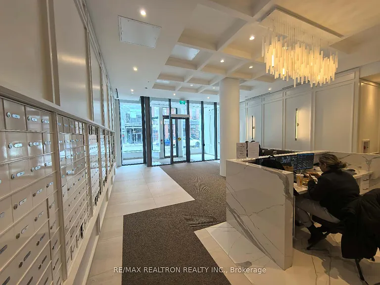 100 Queen St E #2912 — Photo 8