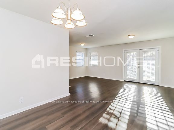5th image of 520 Branch Cir W