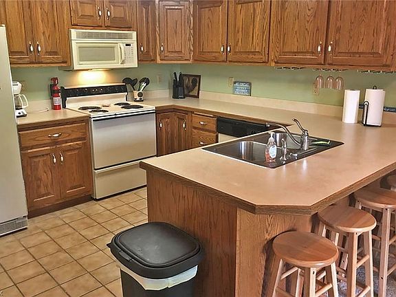 4th image of 111 W Lakeshore #8B