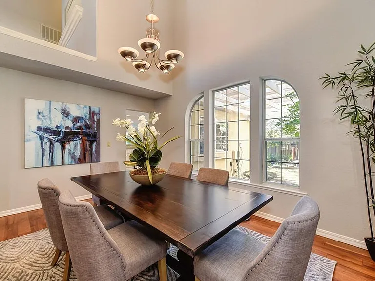 4650 Dorchester Ln — Photo 10