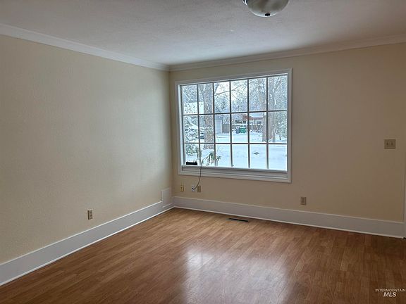 5th image of 616 E 8th St
