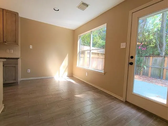 138 S Walden Elms Cir — Photo 6