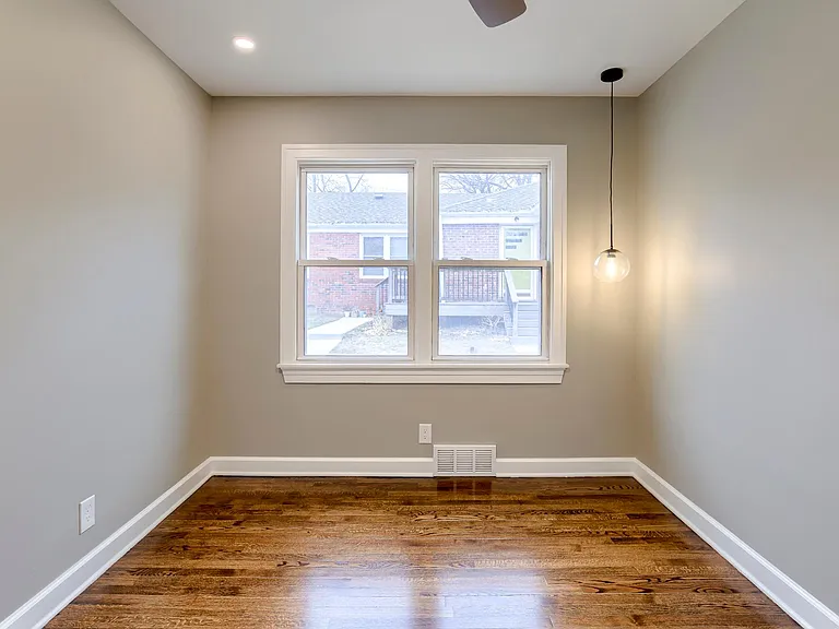 1106 N 49th Ave — Photo 17