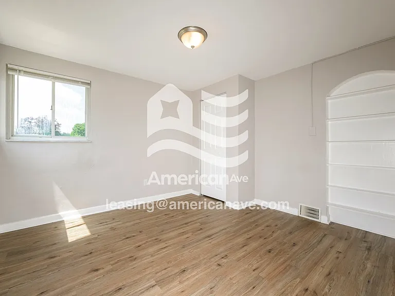 1348558_010_bedroom_10.jpg