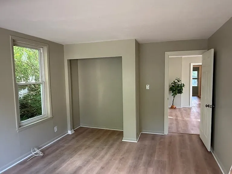 105 Sweeting St — Photo 8