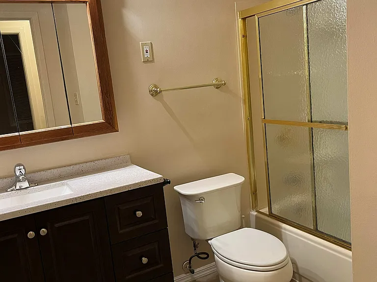 30 Hinsdale Ln — Photo 3