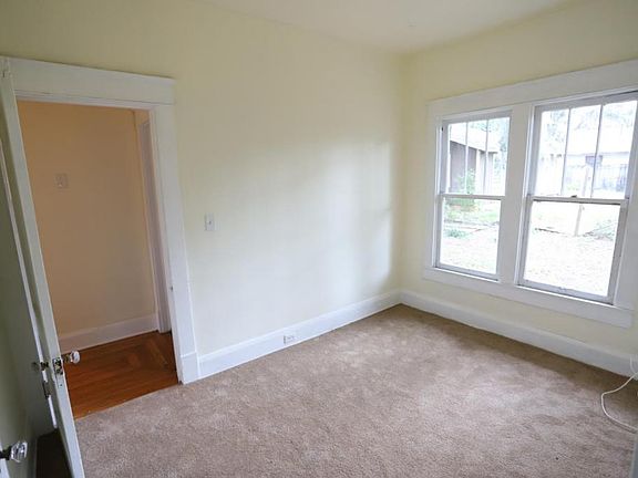 3rd image of 1144 W Walnut St