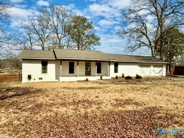 112 Park St, Centre, AL 35960