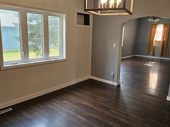 4th image of 504 Western Ave