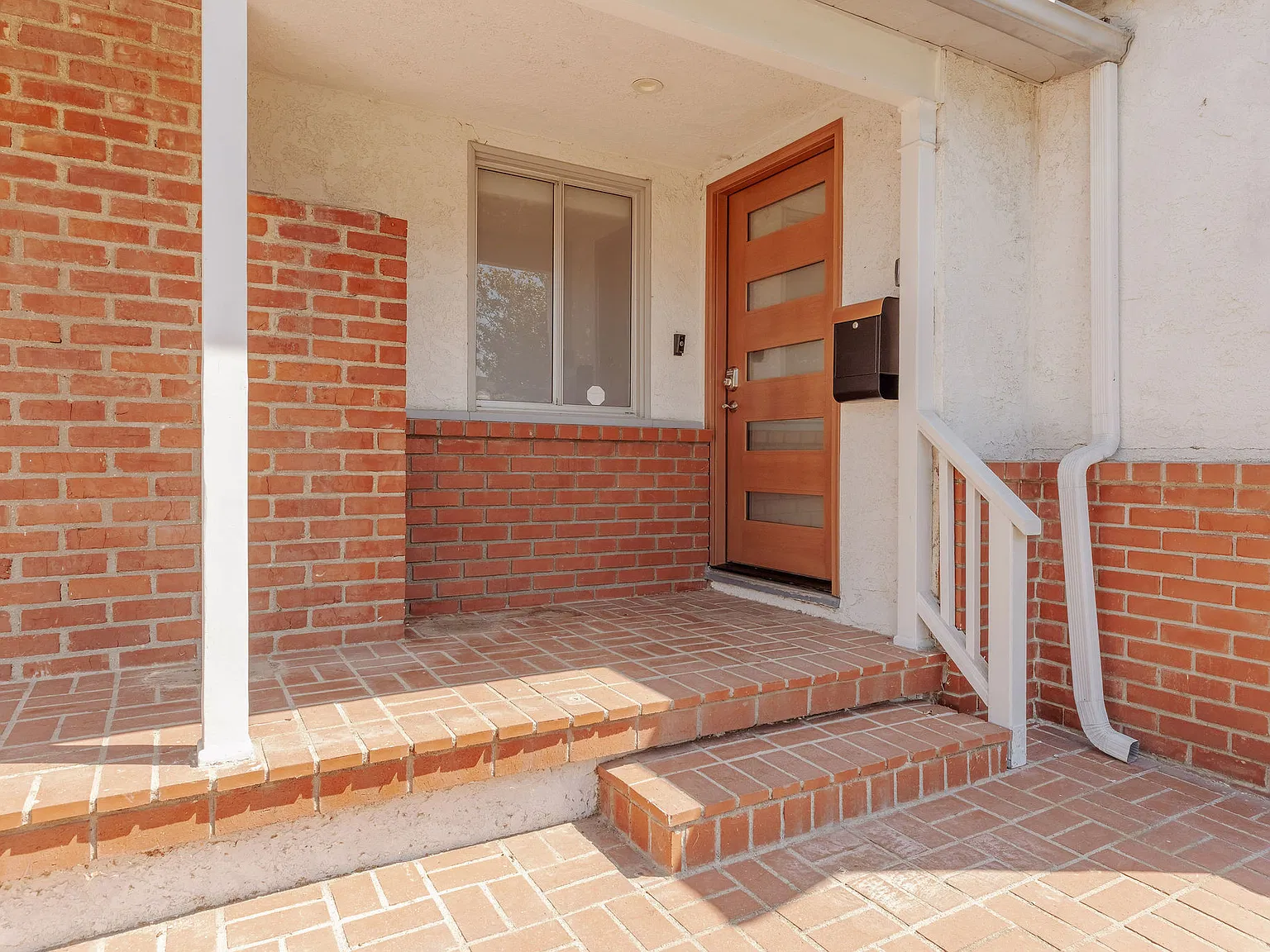 4 bed, 1684 sqft, $6,000 — Photo 3