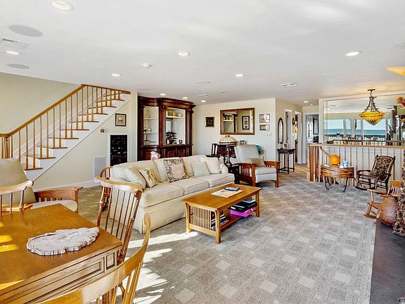 5th image of 625 Oceanfront St #A