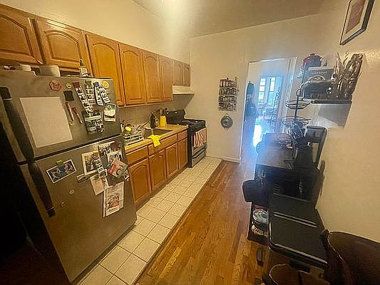 3rd image of 236 8th St #C