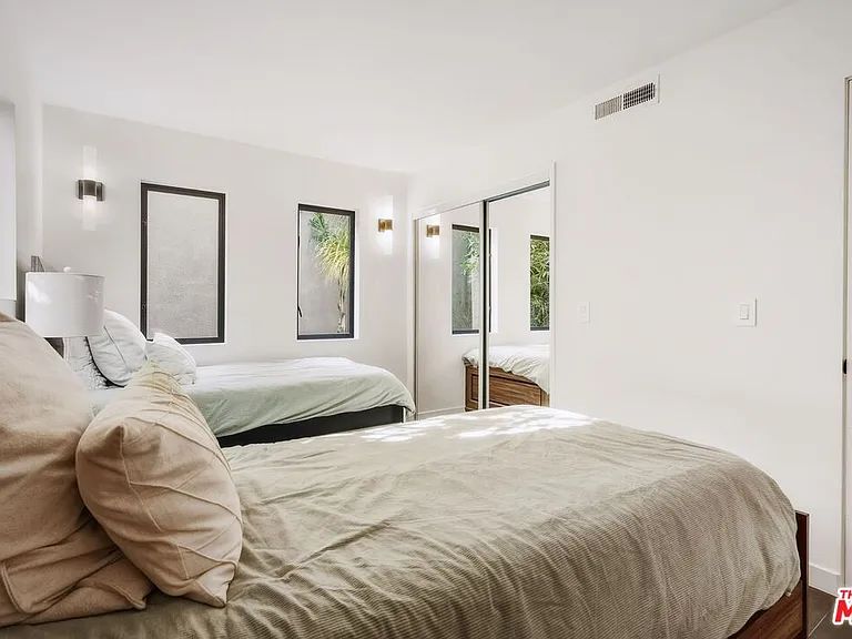 3601 Dixie Canyon Pl — Photo 21