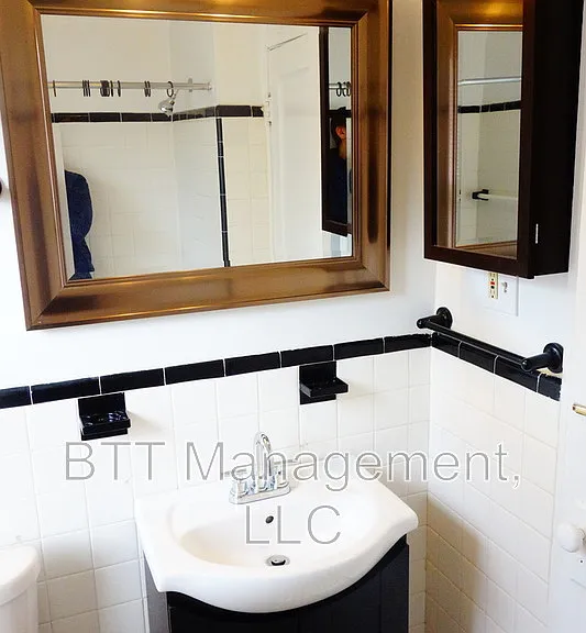 8400 Greenwood Ave #4 — Photo 76