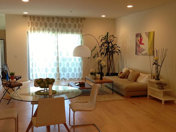 5th image of 5016 Bakman Ave #303