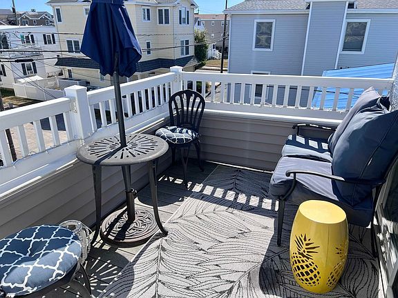 4th image of 2951 Asbury Ave #2
