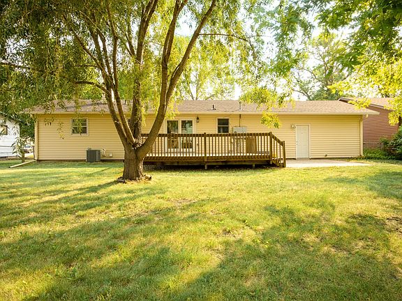 3rd image of 505 Maple Ln