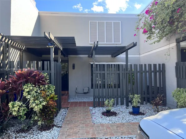11246 NW 14th Ct, Pembroke Pines, FL 33026