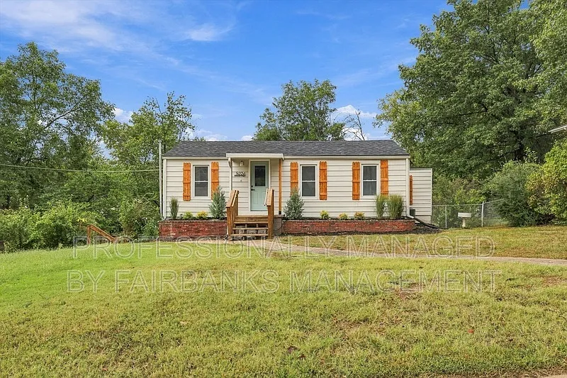 3 bed, 1.0 bath, 972 sqft, $2,150 — Photo 3